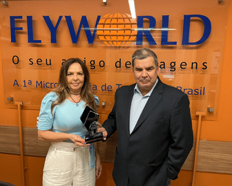 Márcia Ximenes, diretora de Expansão e Paulo Atencia, presidente da Flyworld