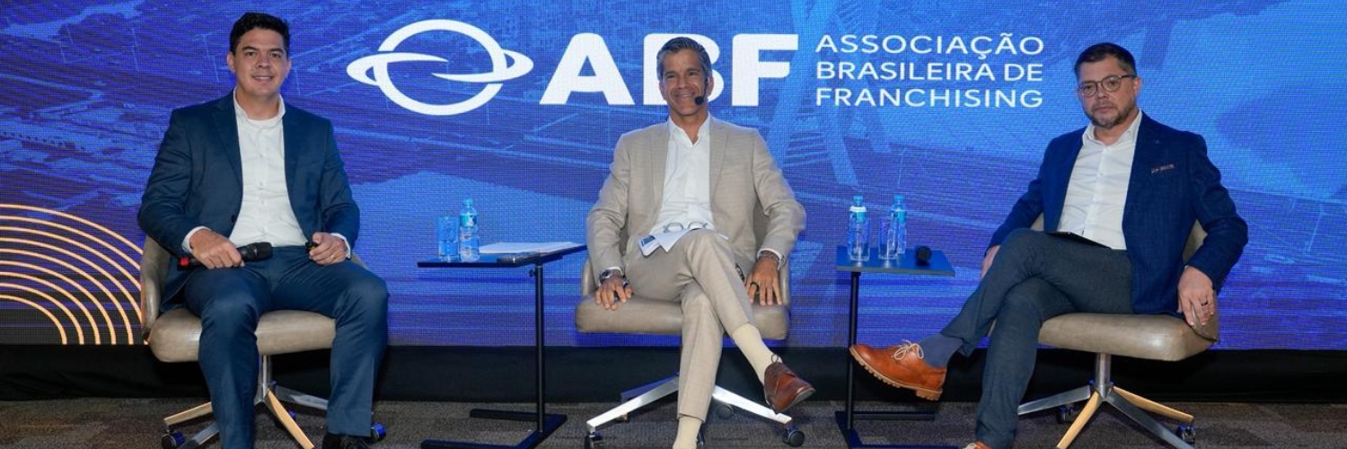 Franchising brasileiro supera os R$ 300 bilhões em 2025