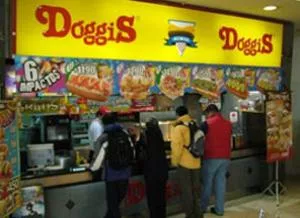 Doggis, rede especializada em Hot Dog abre sua primeira loja no Brasil 