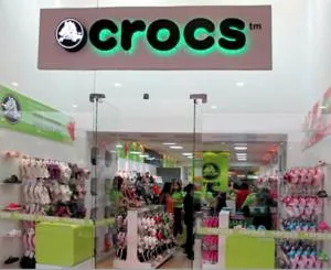 Crocs inaugura sua primeira loja própria no Brasil
