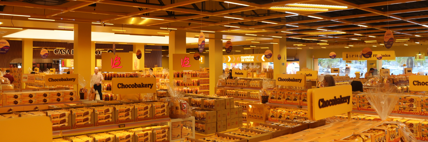 Bauducco inaugura maior operação integrada no Assaí em São Paulo