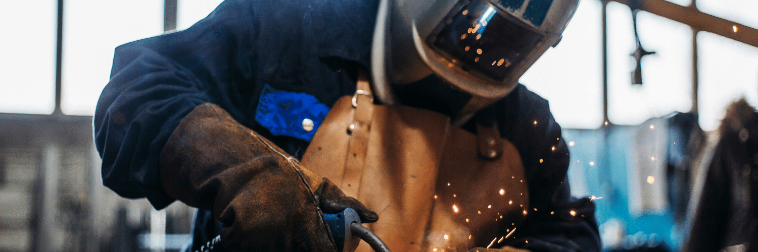 Indústria tem queda na produção e no emprego em abril