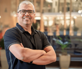 Arlan Roque compartilha histórias de sucesso e resiliência em livro