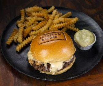Com frases bem humoradas, Johnny Rockets tem ação para o mês das mães