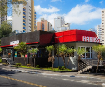 Grupo Habib’s inaugura primeira loja híbrida no Morumbi