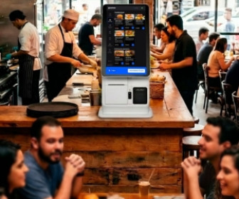 DOOH no foodservice: como bares e restaurantes estão virando canais de mídia