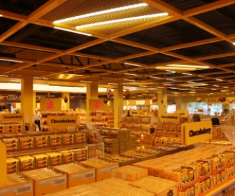 Bauducco inaugura maior operação integrada no Assaí em São Paulo